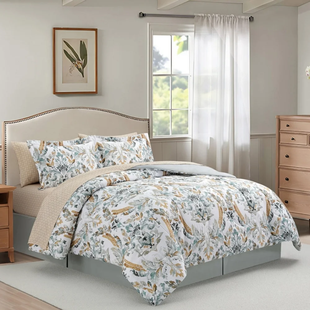 SUPER SALE **BRAND NEW IN BAG ** Floral Damask Patterned 8 PC Reversible Set